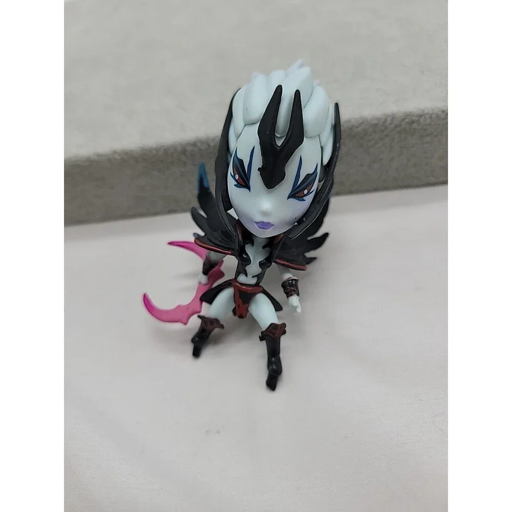 KENMA DOTA 2 Silkwood The Vengeful Spirit Action Figure 3